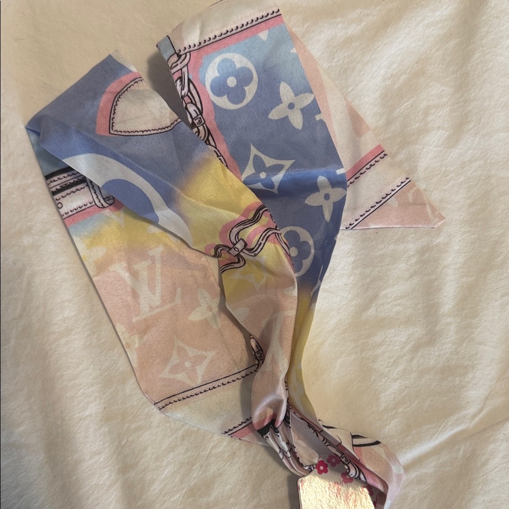 Designer Silk Scarf Collection - Picture 3 of 7